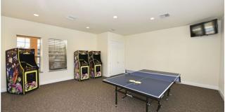 Modern Townhome in quiet neighborhood: 3BR, Pool & Near Disney Gallery 26