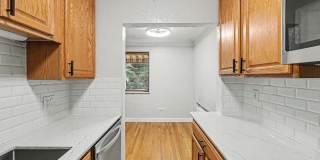 Bright Updated 2-Bed Condo with Vintage Charm Near Wash Park & Cherry Creek Gallery 8