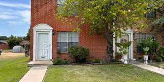 Updated 3 bed 2.5 bath townhome with private patio and 2 car garage Gallery 1