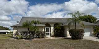 ANNUAL RENTAL - 4 BED / 3 BATH LAKE FRONT POOL HOME IN REGENT PARK Gallery 1