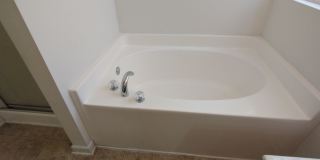 Room in 4 Bedroom Home at Genlee Dr Gallery 53