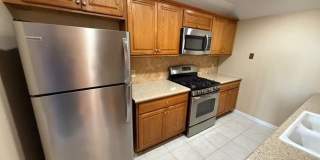 Arbor Village Condominium / Beautiful Update Unit / Refrigerator, Washer & Dryer included Gallery 10