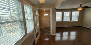 Mint 2 Bed/2 Bath Single-Family Home in Howard Beach! Gallery 3