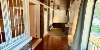 Bungalow/Office 2 Bedroom 2 Bath Gallery 3