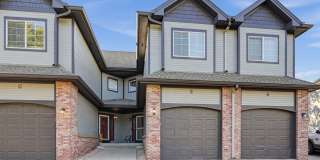 Charming 2BR 3.5 Bath Townhome in Arvada Next to Allendale Park Gallery 1