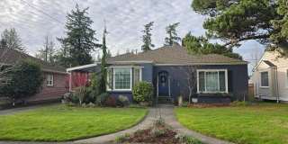 4 Bedroom, 2 Bathroom House! Gallery 1