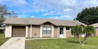 Charming 2 bedroom 2 bath with Garage home in Kissimmee! *MOVE-IN SPECIAL* Gallery 1