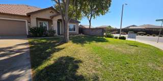 Beautiful Home Located NW Visalia, Quick Freeway Access Gallery 1