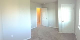 Spacious 3 bedroom, 3.5 bathroom Condo For Rent! Gallery 1