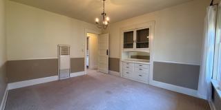 Fabulous Bankers Hill location 3 Bedroom Top-floor duplex unit Gallery 16