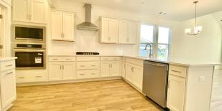 5 Bedroom, 3.5 Bathroom Home w/ Office and 2 Car Garage Gallery 6