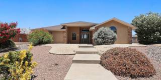 Roomy 4 bedroom Home near Golf Course Gallery 1