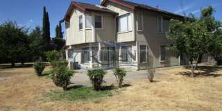 Large 4 bedroom, 3 bath house located on a large lot Gallery 24