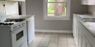 CANDY STRIPE HOME! 4 BD/2 BA Gallery 14