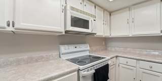 Central Phoenix Gem! Private Patio, Gated, Pool + Underground Parking Gallery 8