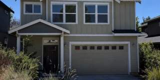 **$500 Off First Month's Rent** Stunning Like-New NE Home on Quiet Cul-de-Sac with Covered Patio, 3 Bedroom Home with Bonus Room Gallery 1