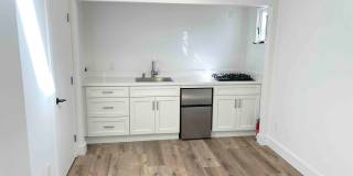 Beautifully Remodeled Studio Downtown Gallery 5