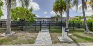 Spacious 3-Bedroom West Park Home with Private Pool Spacious 3-Bedroom West Park Home with Private Pool Gallery 3