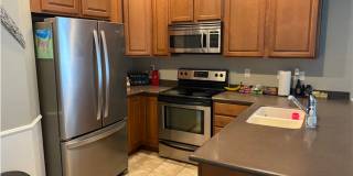 Beautiful 3-Bedroom Townhome in a Prime Location Gallery 1