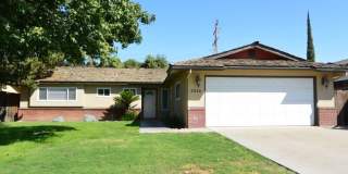 3 Bedroom 2 Bathroom Home in SW Visalia close to shopping and restaurants! Gallery 1