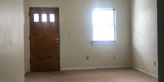 Cute 2 bedroom house next to park! Gallery 8