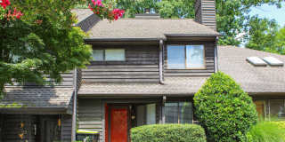 Cozy 2-story Townhouse Gallery 1