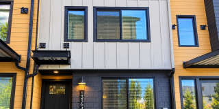 3Bd/3.5Ba Woodinville Townhome Gallery 1