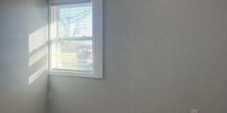 305 W Oak Street Gallery 15