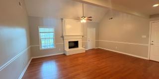 Spacious Home Freshly Painted and New Carpeted! Fully Fenced in Back Yard. Gallery 5