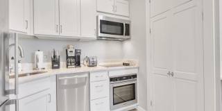 Sunny 1 bedroom/1 bath in Adams Morgan! Gallery 14