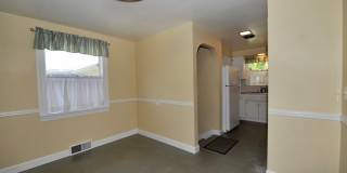 Charming 2 bed 1 bath bungalow with 2nd living room Gallery 9