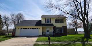 Great 2-level on Champaign Outskirts Gallery 1