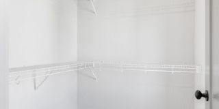 Gorgeous 3 bedroom end unit townhome with garage Gallery 24