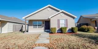3 Bedroom 2 Bath Home Minutes From UofA! Fenced yard! Gallery 1