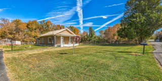 2 Bdrm / 2 Bath - Remodeled Cottage in Johnson City Gallery 1