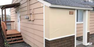 Sheridan Park/ East Bremerton 1 bed 1 bath duplex cottage Gallery 1