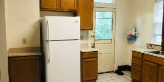 Large House w/ off-street parking & 3 BATHROOMS! Gallery 3