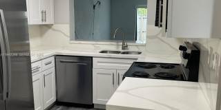 301 Palm Cir E Gallery 1