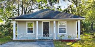 4505 Gilbert St Gallery 10