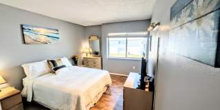 Annual furnished/Seasonal/short term 2 bedroom 1 1/2 bath top floor, renovated condo near Siesta Key! Gallery 18