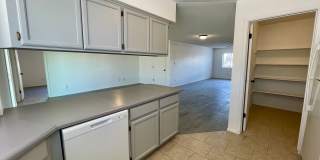4 Bedroom in Mountain View-11348 E 24th Ln Gallery 10