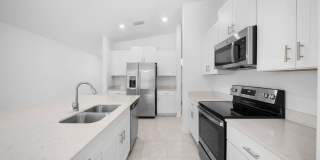 Modern 3 bedroom 2 bathroom single family home in Lehigh Acres Gallery 10