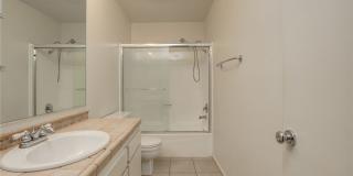 8400 De Longpre Avenue Gallery 25