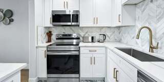 Available on May 27 - Stunning Furnished Waterfront Condo – 2 Beds / 2 Baths with Gulf-to-Bay Views! Gallery 16