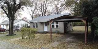 Available May 1st! 3-Bedroom, 2-Bathroom Home in downtown Springdale! Gallery 1