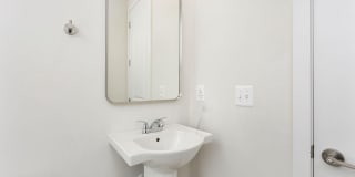 42086 PICASSO Square Gallery 21