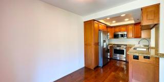 Lovely Spacious Eastlake Condo Gallery 12