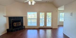 Beautiful Lakefront Home in the Vineyard! 55+ community Gallery 7