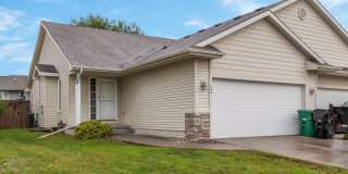 FULLY FENCED IN YARD!! 3 Bedroom, 2.5 Bathroom Home in Ankeny Gallery 1