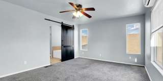 Large home in Legends West Gallery 8